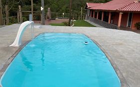 Recanto da Alegria - Casa em Cunha com Jacuzzi,Piscina,Rede,Churrasqueira,Lareira,Deck, Banco de coração