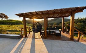 Recanto da Alegria - Casa em Cunha com Jacuzzi,Piscina,Rede,Churrasqueira,Lareira,Deck, Banco de coração